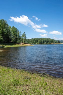 Sırbistan 'ın Vlasina Gölü' nün Muhteşem Yaz Panoraması