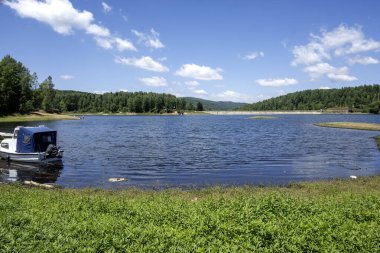 Sırbistan 'ın Vlasina Gölü' nün Muhteşem Yaz Panoraması
