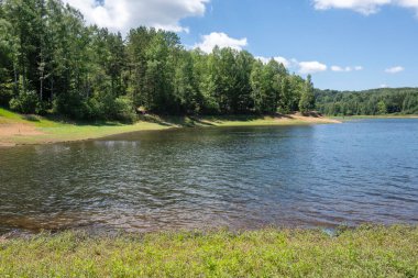 Sırbistan 'ın Vlasina Gölü' nün Muhteşem Yaz Panoraması