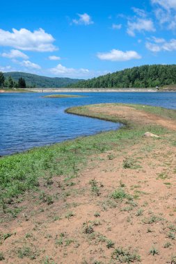 Sırbistan 'ın Vlasina Gölü' nün Muhteşem Yaz Panoraması