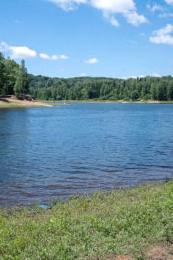 Sırbistan 'ın Vlasina Gölü' nün Muhteşem Yaz Panoraması
