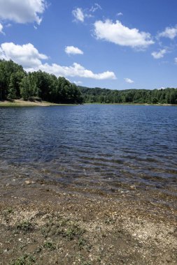 Sırbistan 'ın Vlasina Gölü' nün Muhteşem Yaz Panoraması