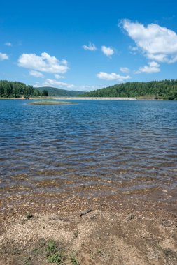 Sırbistan 'ın Vlasina Gölü' nün Muhteşem Yaz Panoraması