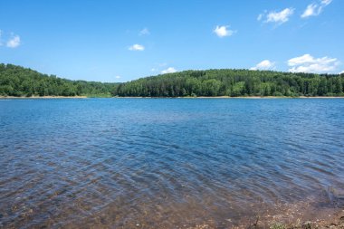 Sırbistan 'ın Vlasina Gölü' nün Muhteşem Yaz Panoraması