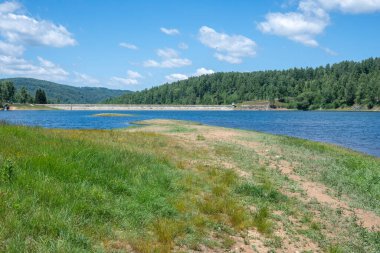 Sırbistan 'ın Vlasina Gölü' nün Muhteşem Yaz Panoraması
