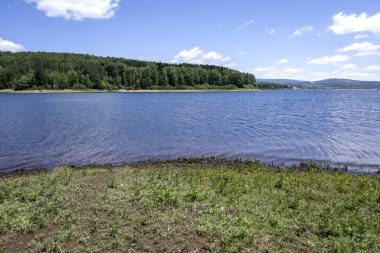 Sırbistan 'ın Vlasina Gölü' nün Muhteşem Yaz Panoraması