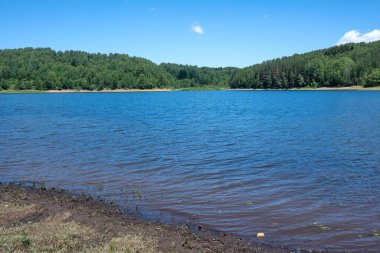 Sırbistan 'ın Vlasina Gölü' nün Muhteşem Yaz Panoraması