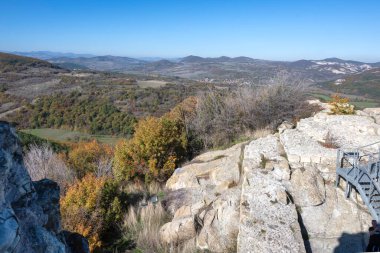 Bulgaristan 'ın Kardzhali Bölgesi, Perperikon antik Trakya kentinin sonbahar manzarası