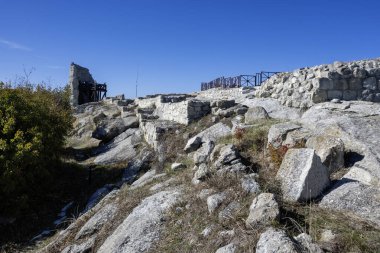 Bulgaristan 'ın Kardzhali Bölgesi, Perperikon antik Trakya kentinin sonbahar manzarası