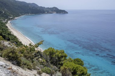 Yunanistan, İyon Adaları, Milos plajı yakınlarındaki Lefkada 'nın şaşırtıcı Panoraması