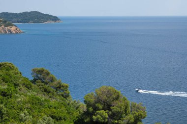 Skiathos Adası, Sporades, Teselya, Yunanistan 'ın inanılmaz kıyı şeridi manzarası