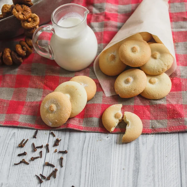Lekkere koekjes op de grijze tafel — Stockfoto