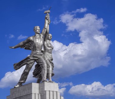 İşçi ve kolektif çiftçi Moskova 'da ünlü bir anıttır.