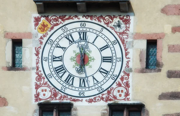 Годинник ribeauville крупним планом — стокове фото