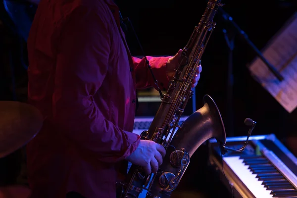 Saxofone player em concerto — Fotografia de Stock