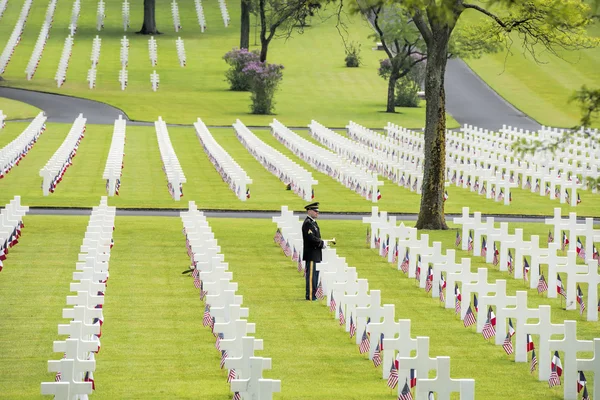 Memorial day op de Amerikaanse begraafplaats in Frankrijk — Stockfoto