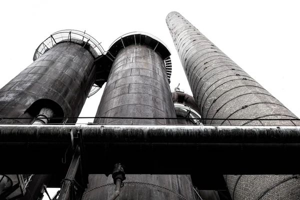 Chimeneas industriales negras — Foto de Stock