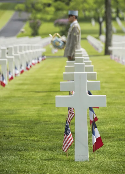 Memorial day op de Amerikaanse begraafplaats in Frankrijk — Stockfoto