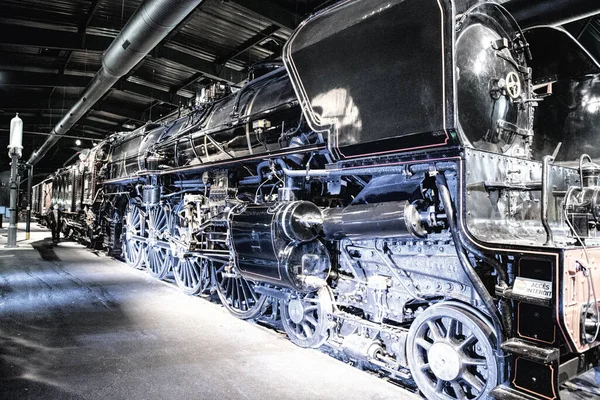 Vieille Locomotive Dans Musée — Photo