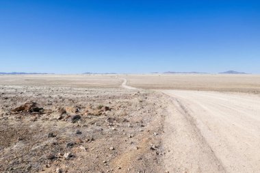 Namibya çölünde pist