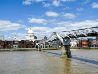 Milenyum Köprüsü ve ST Paul