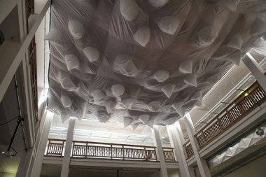 bir binanın tavanı