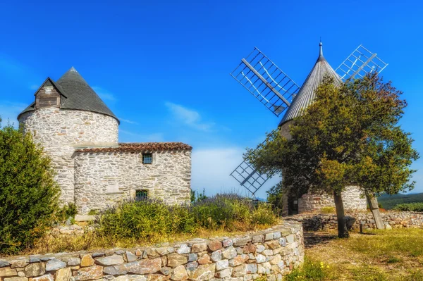 Antiguo molino de viento —  Fotos de Stock