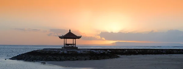 Zachód słońca w bali beach — Zdjęcie stockowe