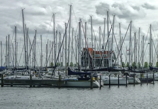 Zeilboten in de haven — Stockfoto