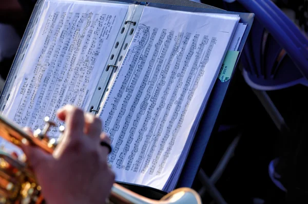 Trumpet and instrument, close up — Stock Photo, Image