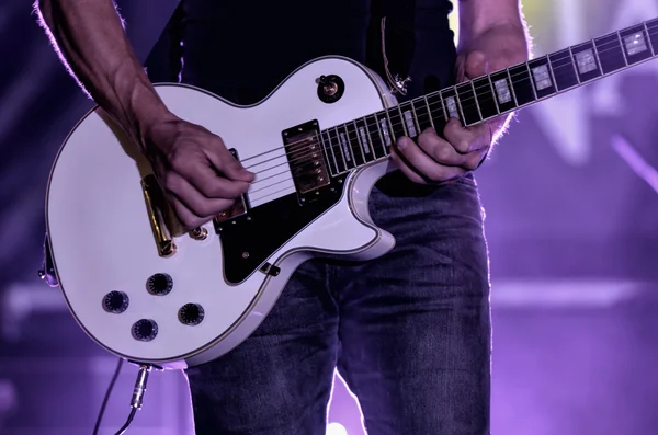 Ηλεκτρική κιθάρα σε συναυλία — Φωτογραφία Αρχείου