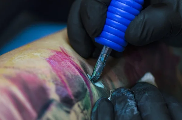Process of creating a tattoo — Stock Photo, Image