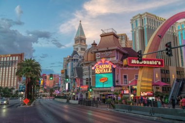 Las Vegas caddesinde yürü
