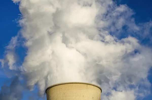 Smokestack pollution from pipe — Stock Photo, Image