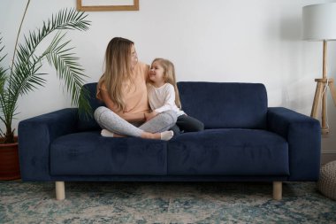 Anne-kız anları. Nesiller