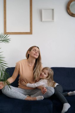 Anne-kız anları. Nesiller