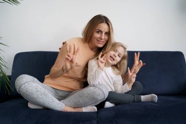 Anne-kız anları. Nesiller