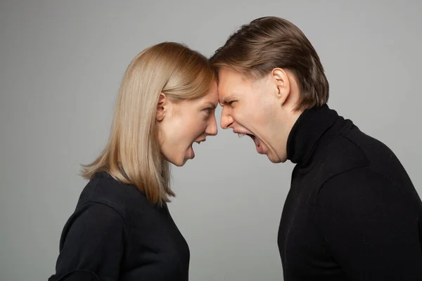 Jovem Belo Casal Homem Mulher Uma Briga — Fotografia de Stock