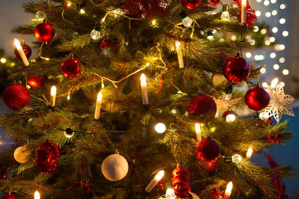 Όμορφη Διακόσμηση Στο Χριστουγεννιάτικο Δέντρο — Φωτογραφία Αρχείου