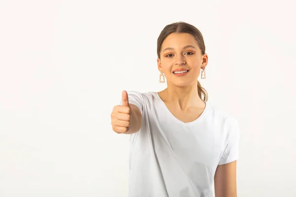 Vacker Ung Kvinna Vit Shirt Vit Bakgrund Med Hand Gest — Stockfoto