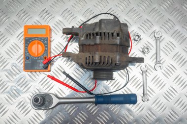 Araba jeneratörü onarım konsepti.