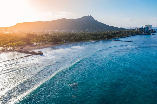 Diamond Head Mountain Und Waikiki Queens Beach Bei Sonnenaufgang Palmen — Stockfoto