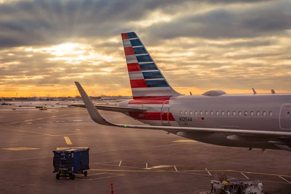Chicago Usa January 2021 American Airlines Airplane Tail Wing Sunrise — Stock Photo, Image