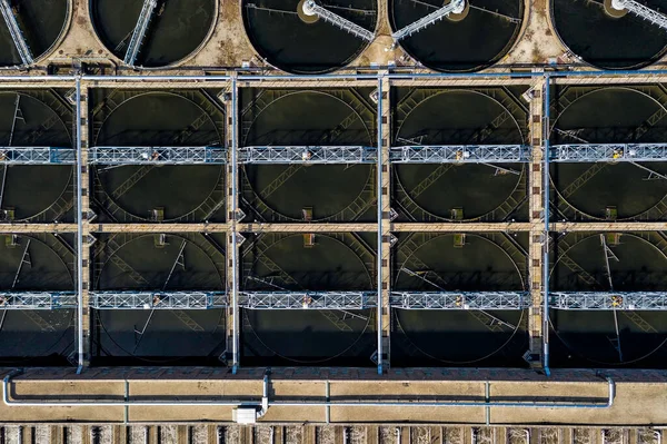 Luftaufnahme Der Trinkwasseraufbereitungsanlage Mit Kreisförmigen Sedimentationstanks — Stockfoto