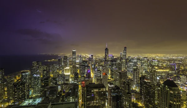 Chicago panorama nocturno del centro durante la tormenta —  Fotos de Stock