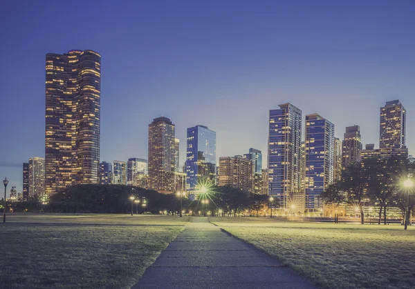 Arquitetura moderna ao anoitecer — Fotografia de Stock