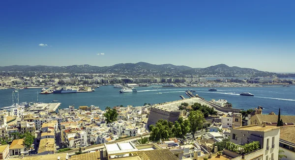 Ibizas gamla stadsdel och hamnen, Balearerna — Stockfoto