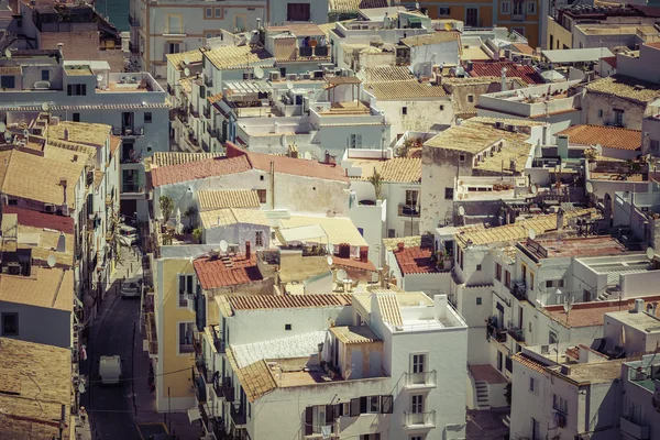 Die dächer der alten stadt in ibiza, spanien — Stockfoto