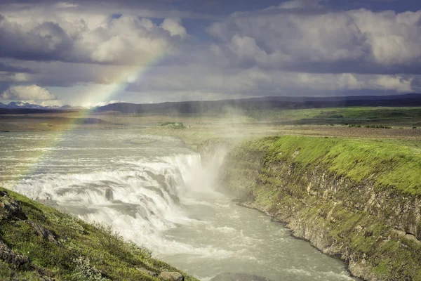 Gulfloss waterval met regenboog in IJsland — Stockfoto