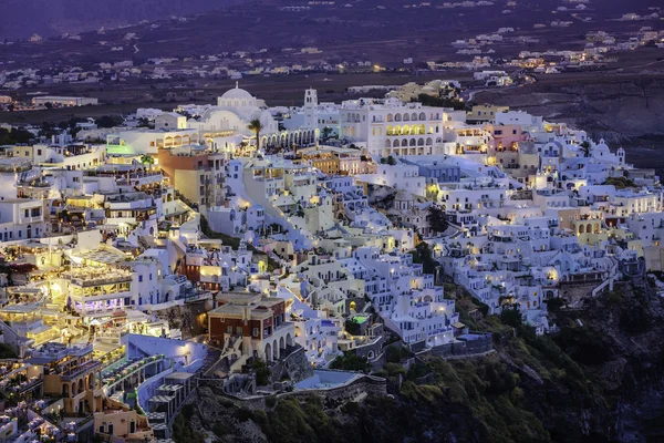 Město Fira za soumraku, Santorini, Řecko — Stock fotografie